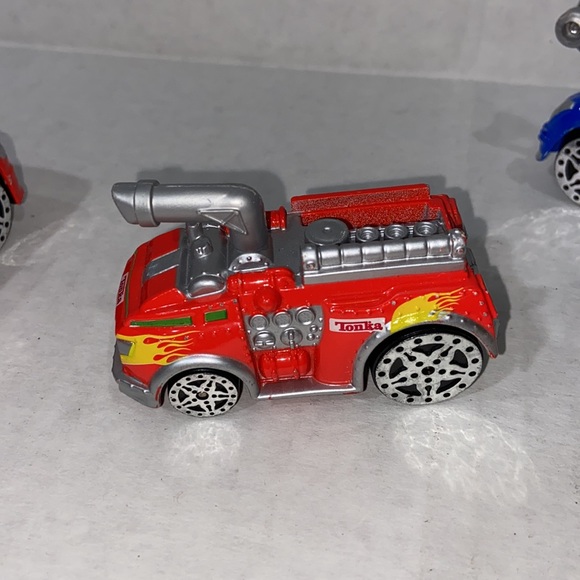 Lot of 3 Tonka Emergency Vehicles Fire Truck Tow Truck & Ambulance - Picture 7 of 11